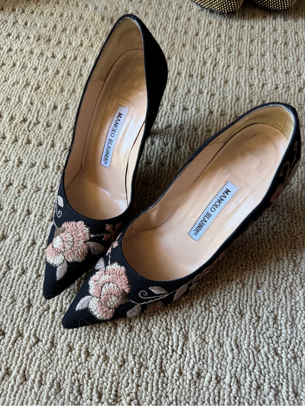 Auth Manolo Blahnik Black Pumps with Pink Floral Embroidery 36 + COA